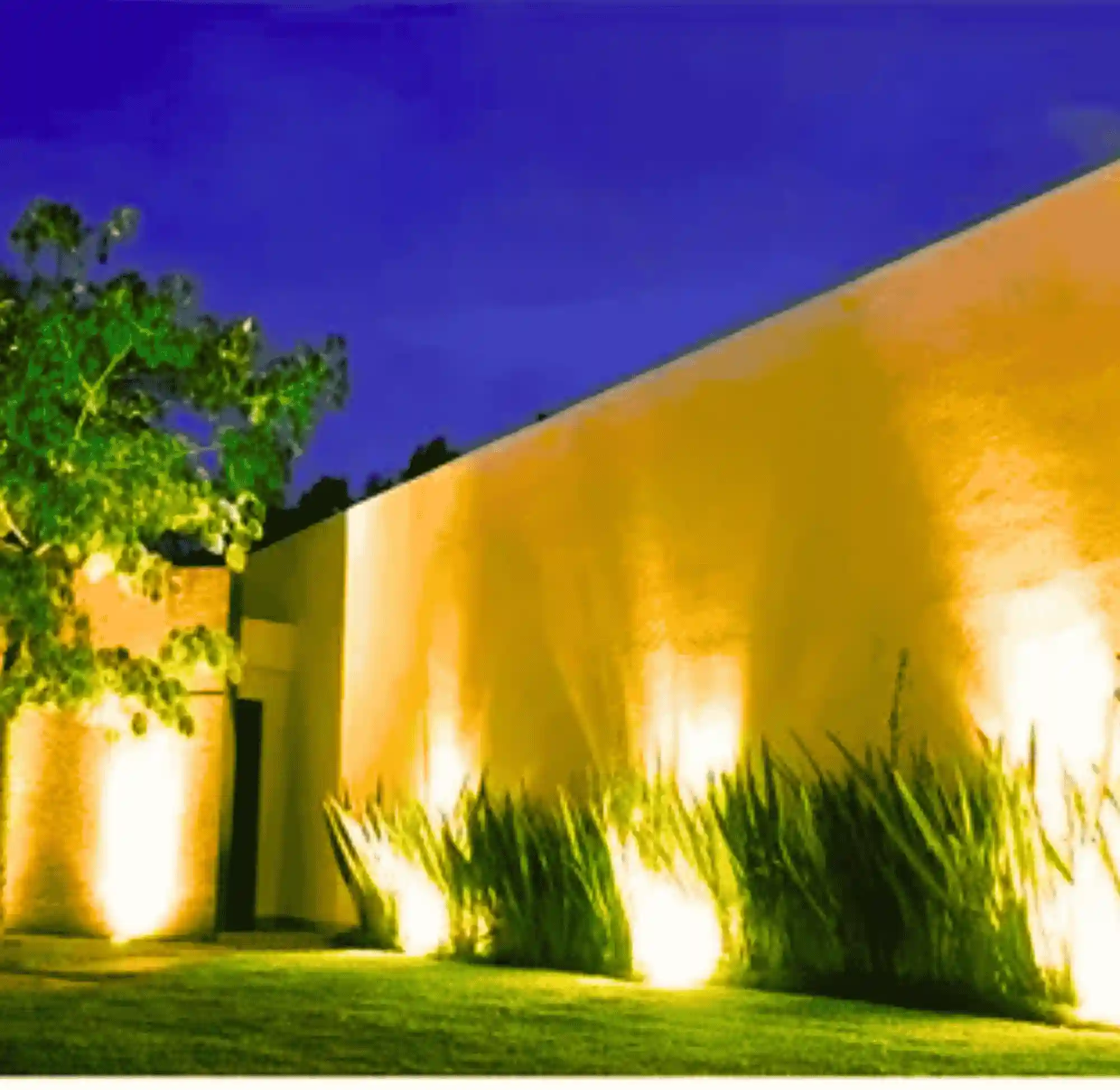 REFLECTOR 50W LUZ CALIDA 3000K LED KING - Imagen 2